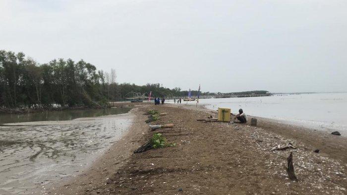 Pantai Arnavat Surodadi